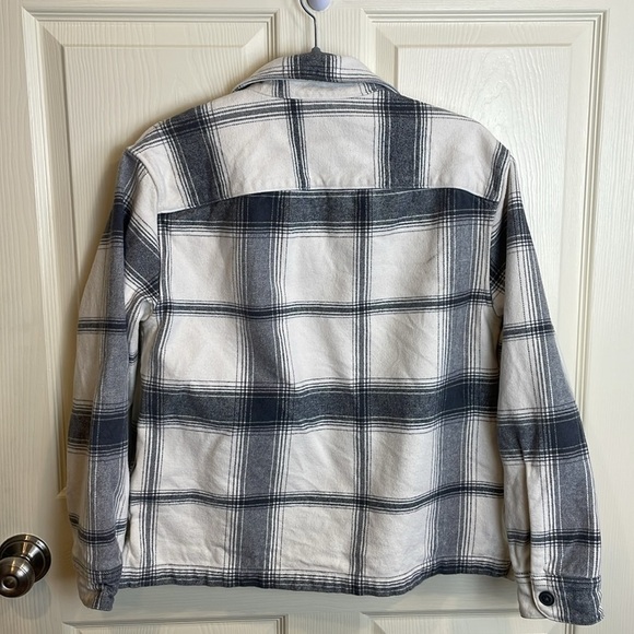 Abercrombie and Fitch Plaid Button-Up Shacket Jacket - Picture 10 of 10
